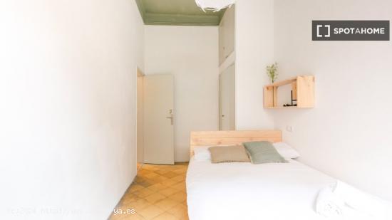 Se alquila habitación en piso compartido en Gracia. - BARCELONA