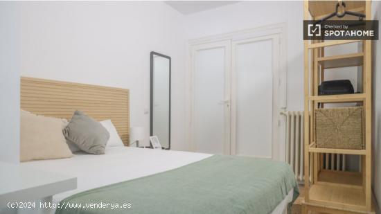 Se alquila habitación en piso de 6 dormitorios en Arapiles - MADRID