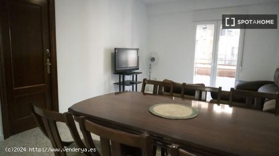 Se alquila habitación en piso compartido en Córdoba - CORDOBA