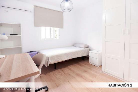  Se alquila habitación en piso compartido en Sevilla - SEVILLA 