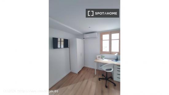 Se alquila habitación en piso de 5 habitaciones en Soternes, Valencia - VALENCIA