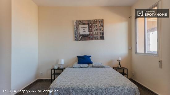 Se alquila habitación en piso compartido en Valencia - VALENCIA