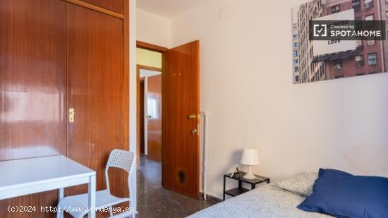 Se alquila habitación en piso compartido en Valencia - VALENCIA