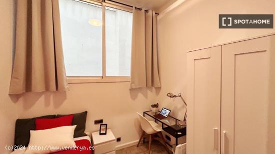 Acogedora habitación en piso compartido en Barcelona - BARCELONA