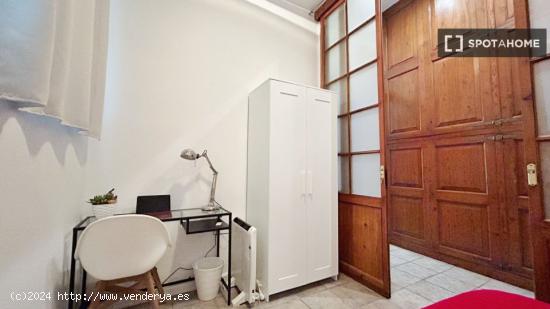 Acogedora habitación en piso compartido en Barcelona - BARCELONA