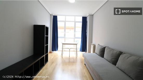 Se alquila apartamento de 1 dormitorio en Valdeacederas - MADRID