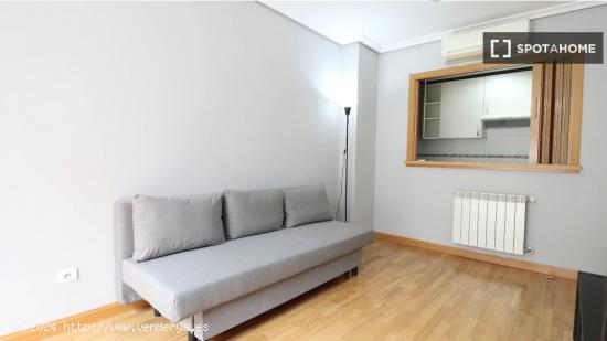 Se alquila apartamento de 1 dormitorio en Valdeacederas - MADRID