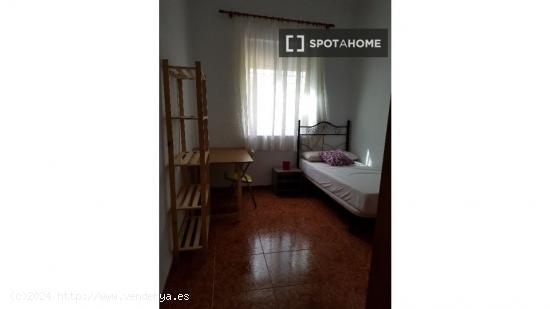 Habitación en piso compartido en Córdoba - CORDOBA