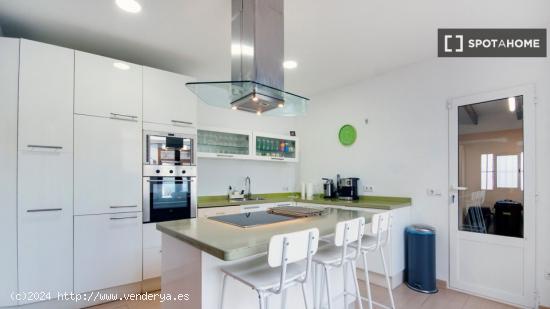 Piso entero de 5 habitaciones en Teulada - ALICANTE