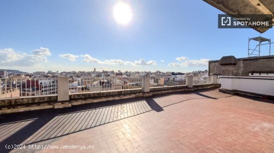 Se alquila habitación en apartamento de 3 dormitorios en Barcelona - BARCELONA