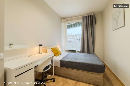  Se alquila habitación en piso compartido en Barcelona - BARCELONA 