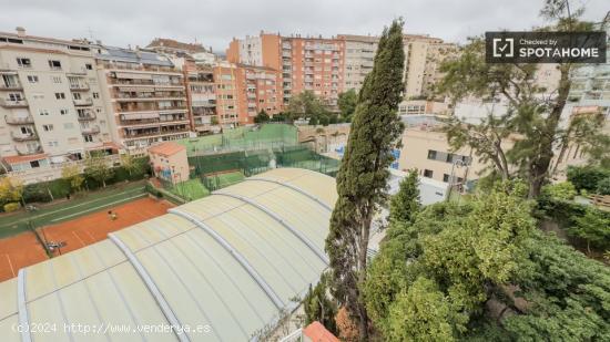 Se alquila habitación en piso compartido en Barcelona - BARCELONA