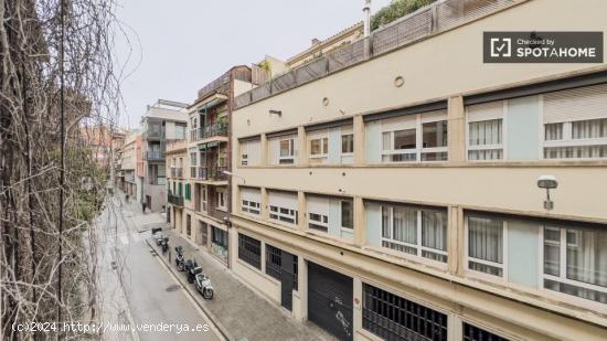 Se alquila habitación en piso compartido en Barcelona - BARCELONA