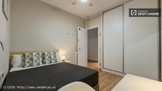 Se alquila habitación en piso compartido en Barcelona - BARCELONA