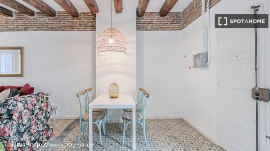 Apartamento entero de 2 dormitorios en Barcelona. - BARCELONA