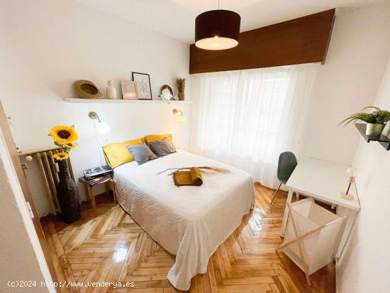  Se alquila habitación en piso 7 dormitorios en Tetuán, Madrid - MADRID 