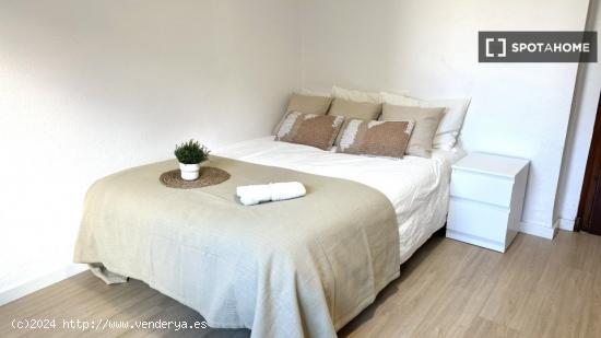 Elegante habitación en piso compartido en Benimaclet, València - VALENCIA