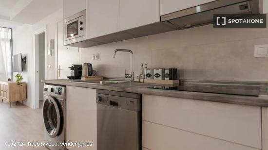 Apartamento de 3 habitaciones en alquiler en Centro - MALAGA