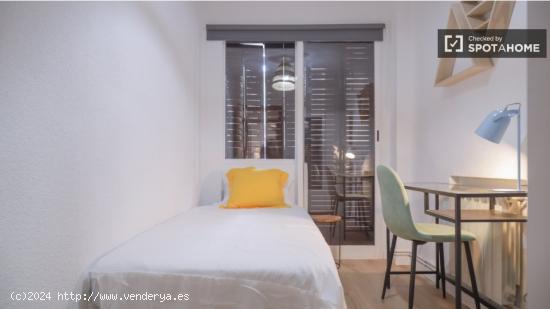 Se alquilan habitaciones en apartamento de 3 dormitorios en Villaverde, Madrid - MADRID