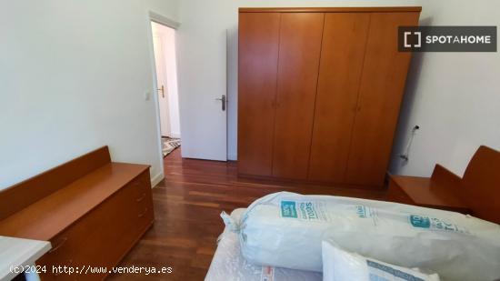 Se alquila habitación en piso de 3 dormitorios en Bilbao - VIZCAYA