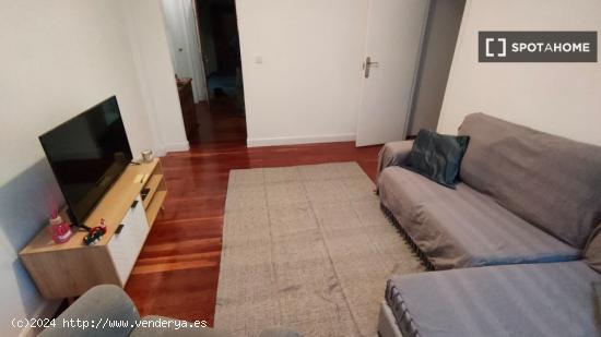 Se alquila habitación en piso de 3 dormitorios en Bilbao - VIZCAYA