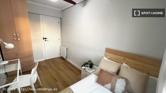 Habitación Moderna en Piso Compartido en Quatre Carreres, Valencia - VALENCIA