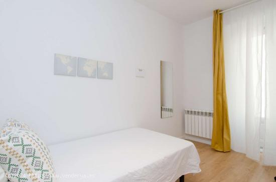  Se alquila habitación en piso de 7 dormitorios en Madrid - MADRID 