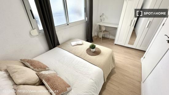 Elegante habitación en piso compartido en Benimaclet, València - VALENCIA