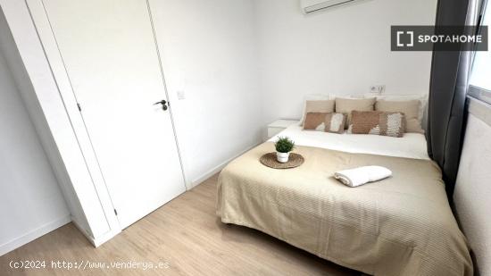 Elegante habitación en piso compartido en Benimaclet, València - VALENCIA