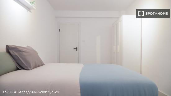 Habitaciones para alquilar en apartamento de 5 dormitorios en Madrid - MADRID