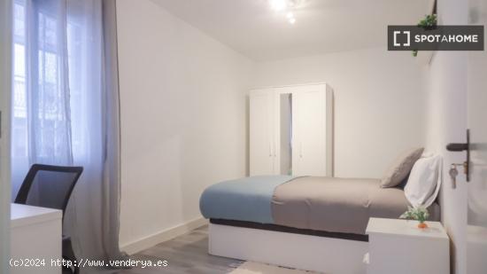 Habitaciones para alquilar en apartamento de 5 dormitorios en Madrid - MADRID