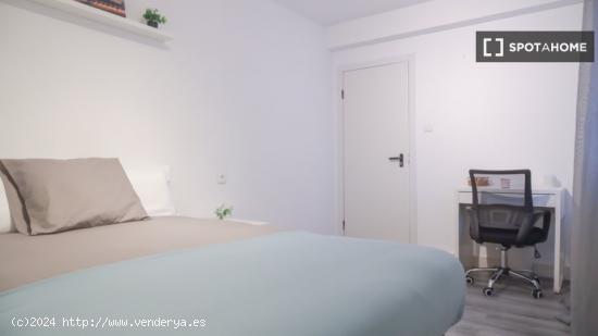 Habitaciones para alquilar en apartamento de 5 dormitorios en Madrid - MADRID