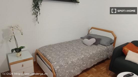 Habitación en piso compartido en Zaragoza - ZARAGOZA