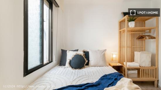 Habitación en piso compartido en barcelona. - BARCELONA