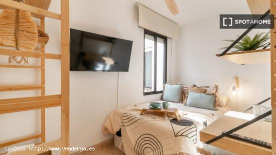 Habitación en piso compartido en barcelona. - BARCELONA