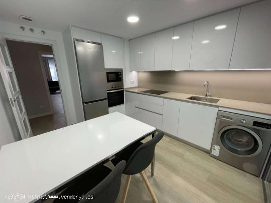  Se alquilan habitaciones en apartamento de 4 dormitorios en Arganzuela, Madrid - MADRID 