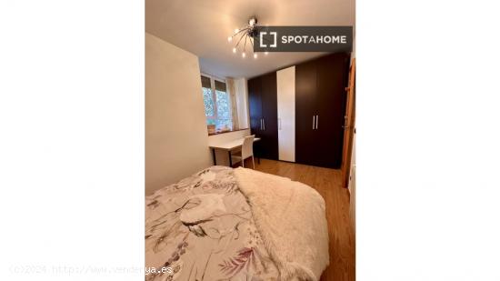 Habitación en piso compartido en barcelona. - BARCELONA