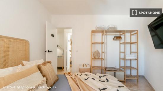 Habitación en piso compartido en barcelona. - BARCELONA