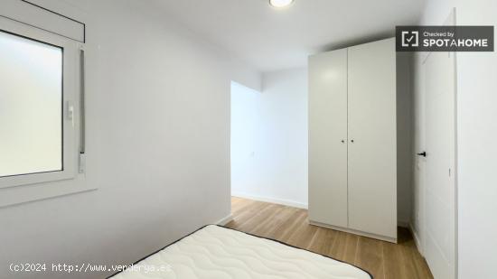 Se alquila habitación en piso compartido en Barcelona - BARCELONA