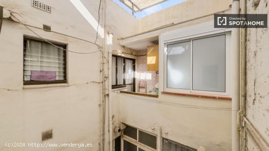 Se alquila habitación en piso compartido en Barcelona - BARCELONA