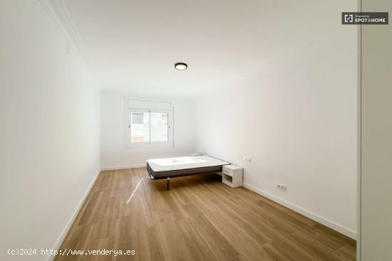  Se alquila habitación en piso compartido en Barcelona - BARCELONA 