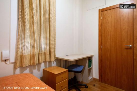  Habitaciones en apartamento de 3 dormitorios en Les Corts, Barcelona - BARCELONA 