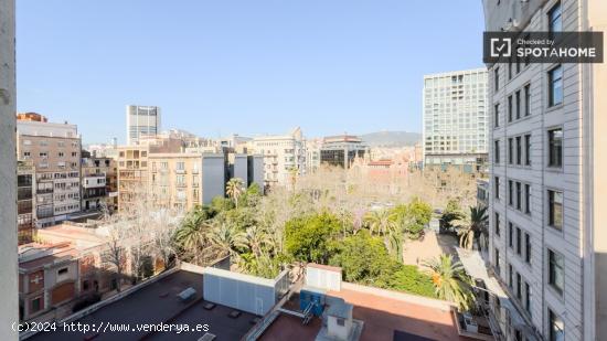 Se alquilan habitaciones en un apartamento de 7 dormitorios en L'Eixample - BARCELONA