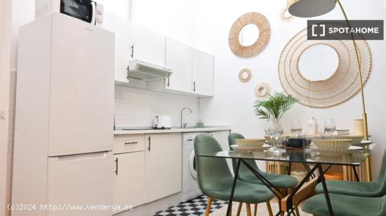 Apartamento de 2 dormitorios en alquiler en Paseo Del Prado - MADRID