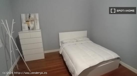 Se alquila habitación en piso de 3 dormitorios en Bilbao - VIZCAYA