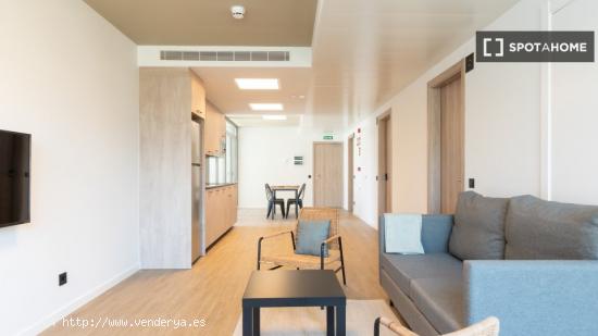 Se alquila habitación en residencia de estudiantes en Sant Adrià De Besòs, Barcelona - BARCELONA