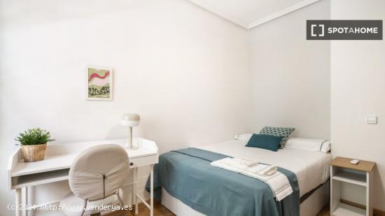 Alquiler de habitaciones en apartamento de 5 dormitorios en Chamberí - MADRID