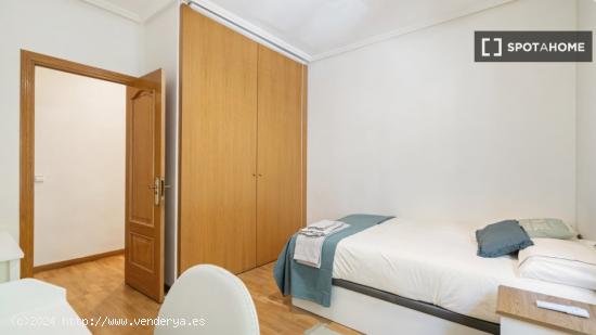 Alquiler de habitaciones en apartamento de 5 dormitorios en Chamberí - MADRID