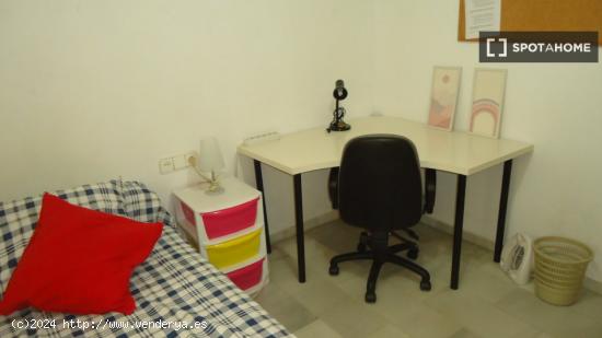 Habitación en piso compartido en Córdoba - CORDOBA