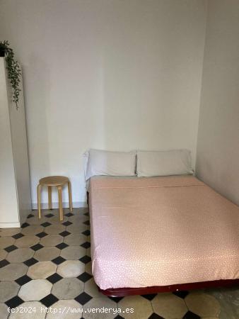  Dormitorio en piso compartido Barcelona - BARCELONA 